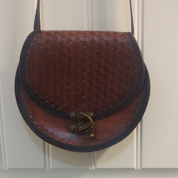 Handbags - Elegant Brown Leather Crossbody Bag